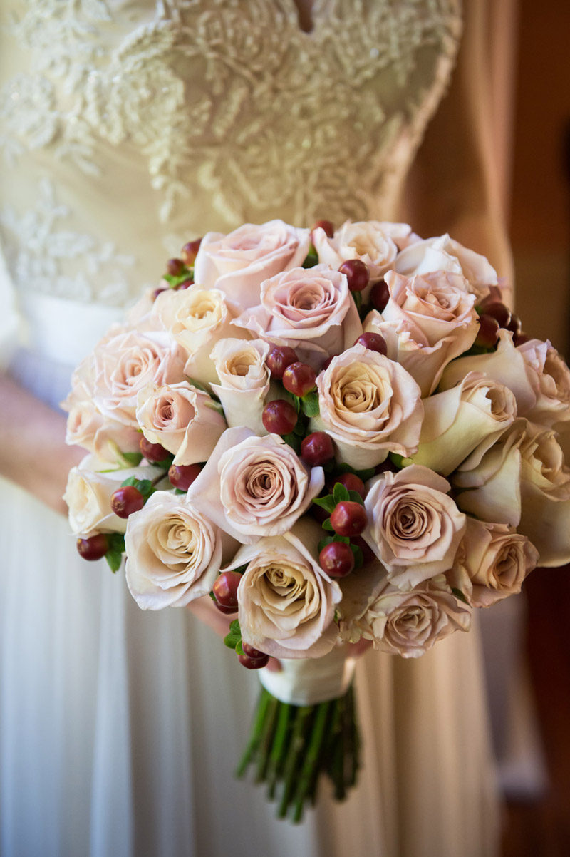 Antique and Honeymoon roses with accent of hypericum berry